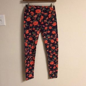 LuLaRoe leggings w/Unicorns in material. Size OS
